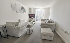 Greenwich Apartment With A River View & Balcony Near The 02 Arena & North Greenwich With Free Wifi & Fast Links Into Central London